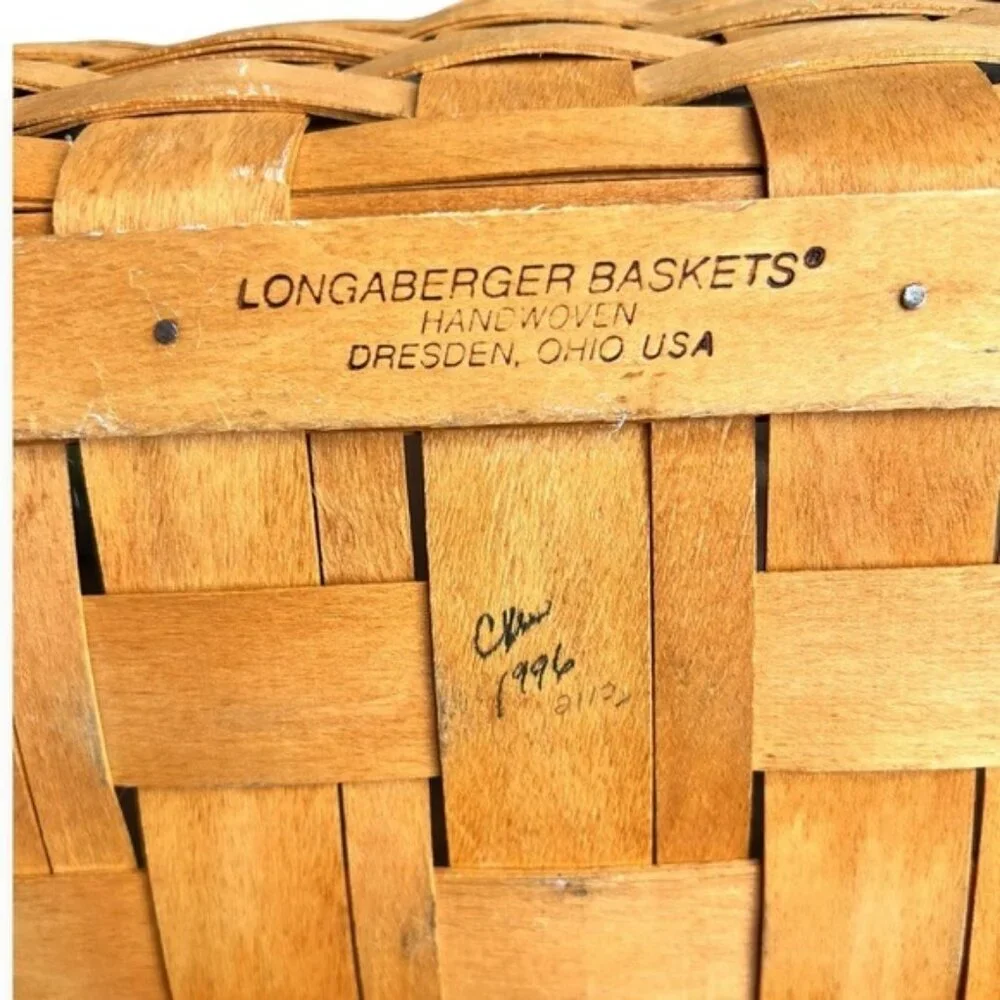🌻Vintage Longaberger Basket with book 